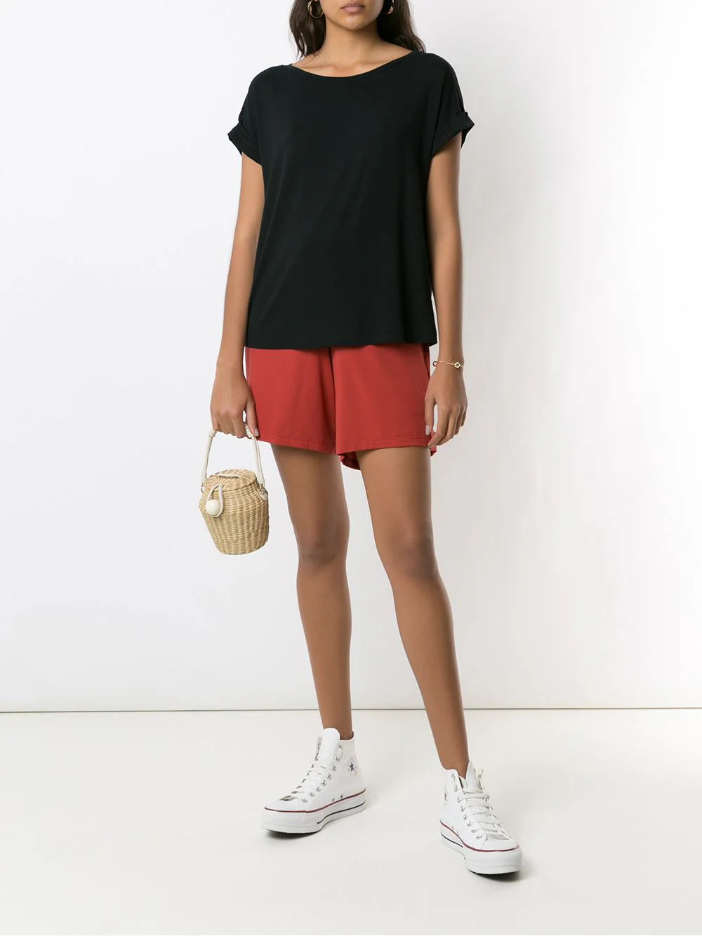 elasticated-waist shorts