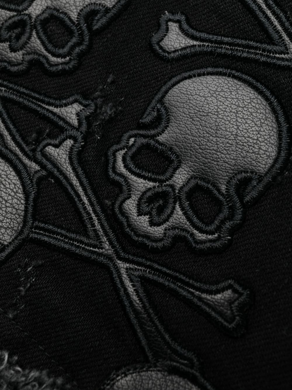 skull & bones logo-embroidered ripped jeans