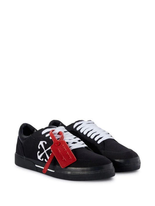 Vulcanized contrasting-tag canvas sneakers